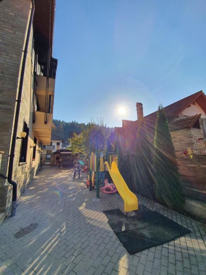 Гостевой дом Pensiunea Public House Буштени-26